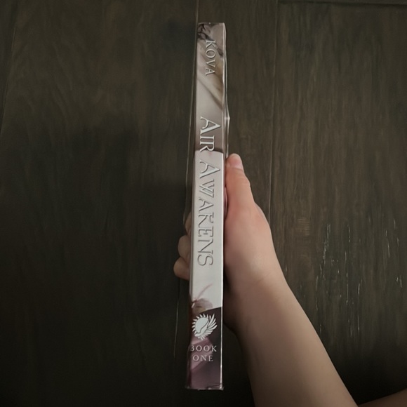 Air Awakens by Elise Kova - Picture 4 of 4